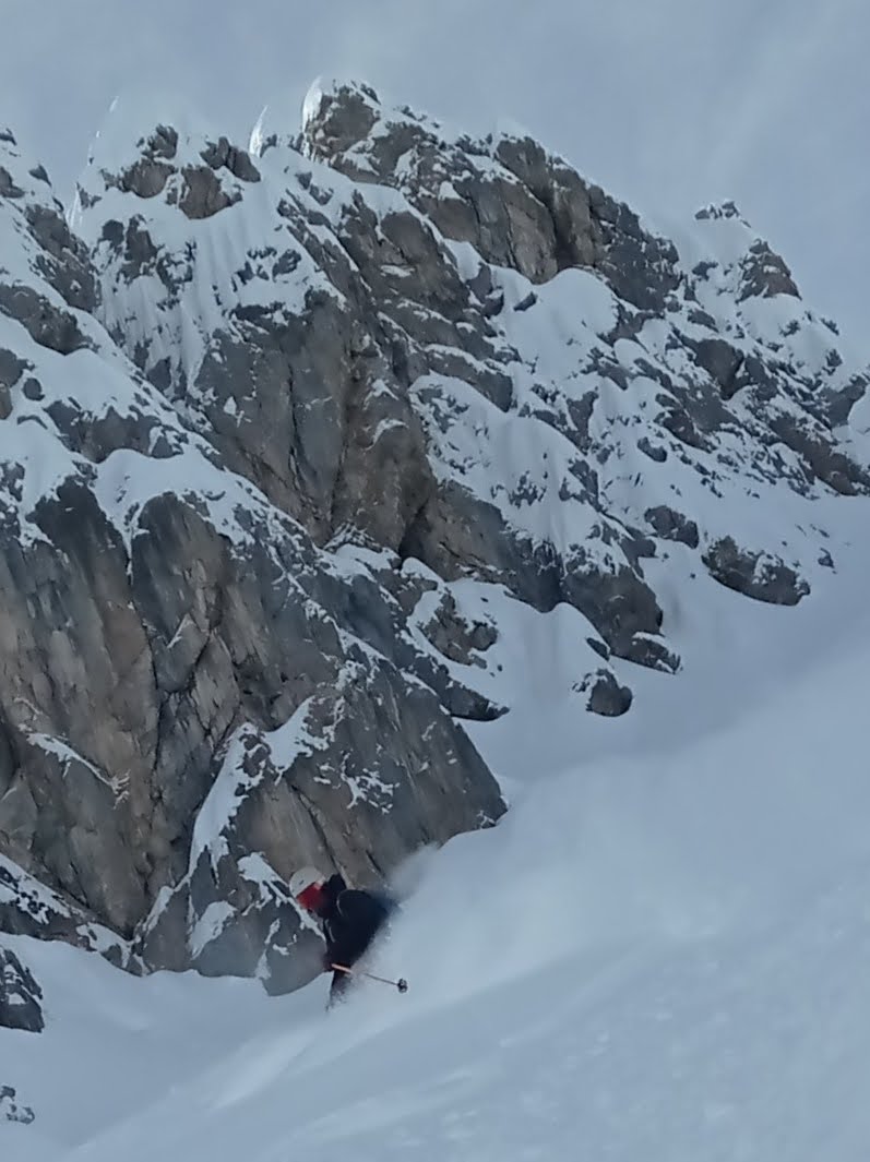 Exiting Couloir Curee on 01 January 2024. What a great start to the year. Rider is PowdaBunga.