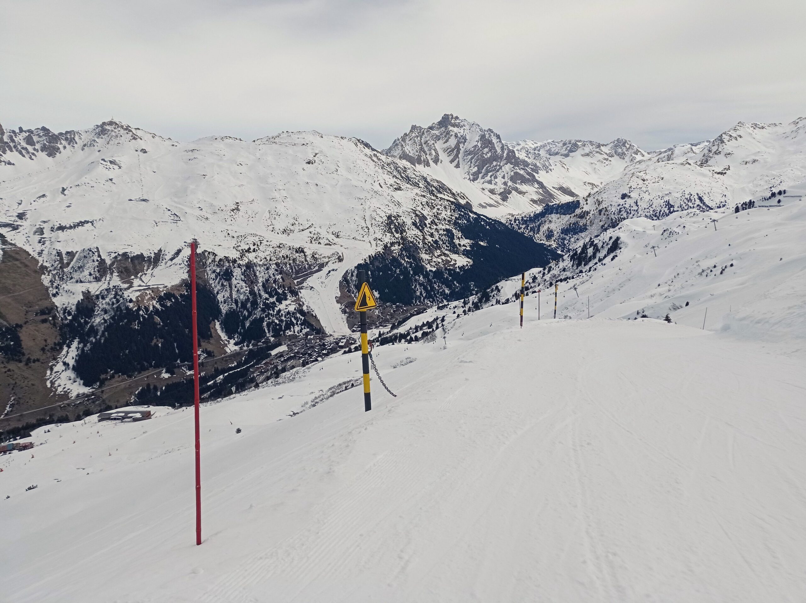 Start point for the line by the cliff markers at the top of the Buse piste