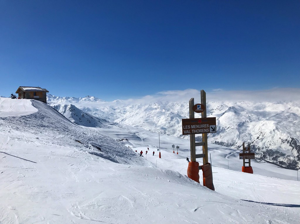 The top of the Tougnete 2 chairlift with the Pisteurs' hut centre left, the start of your FreeRide adventure.