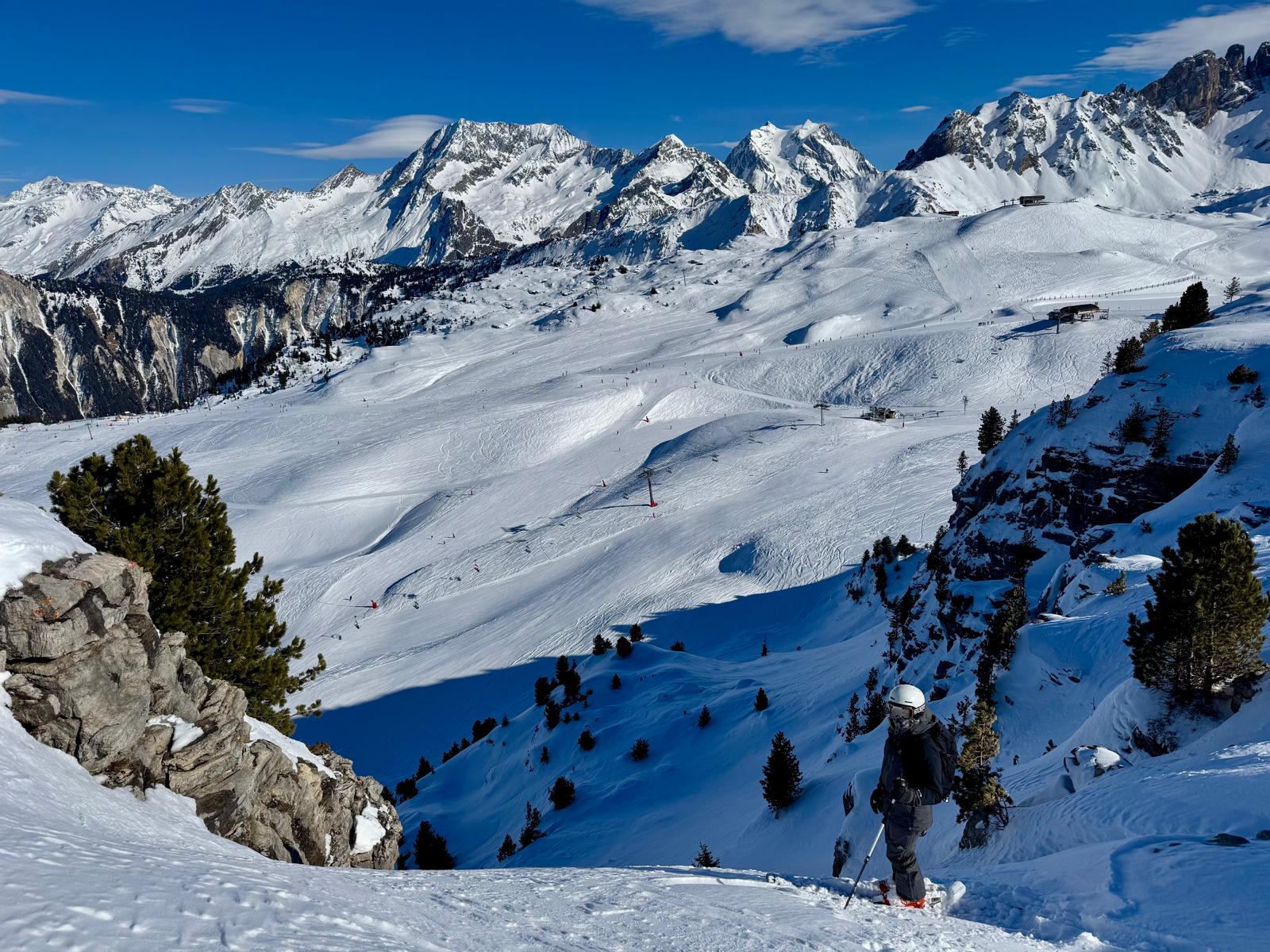 Waiting to drop. The Roc Mugnier chairlift is visible in the middle distance. 
📷 Powdabunga.