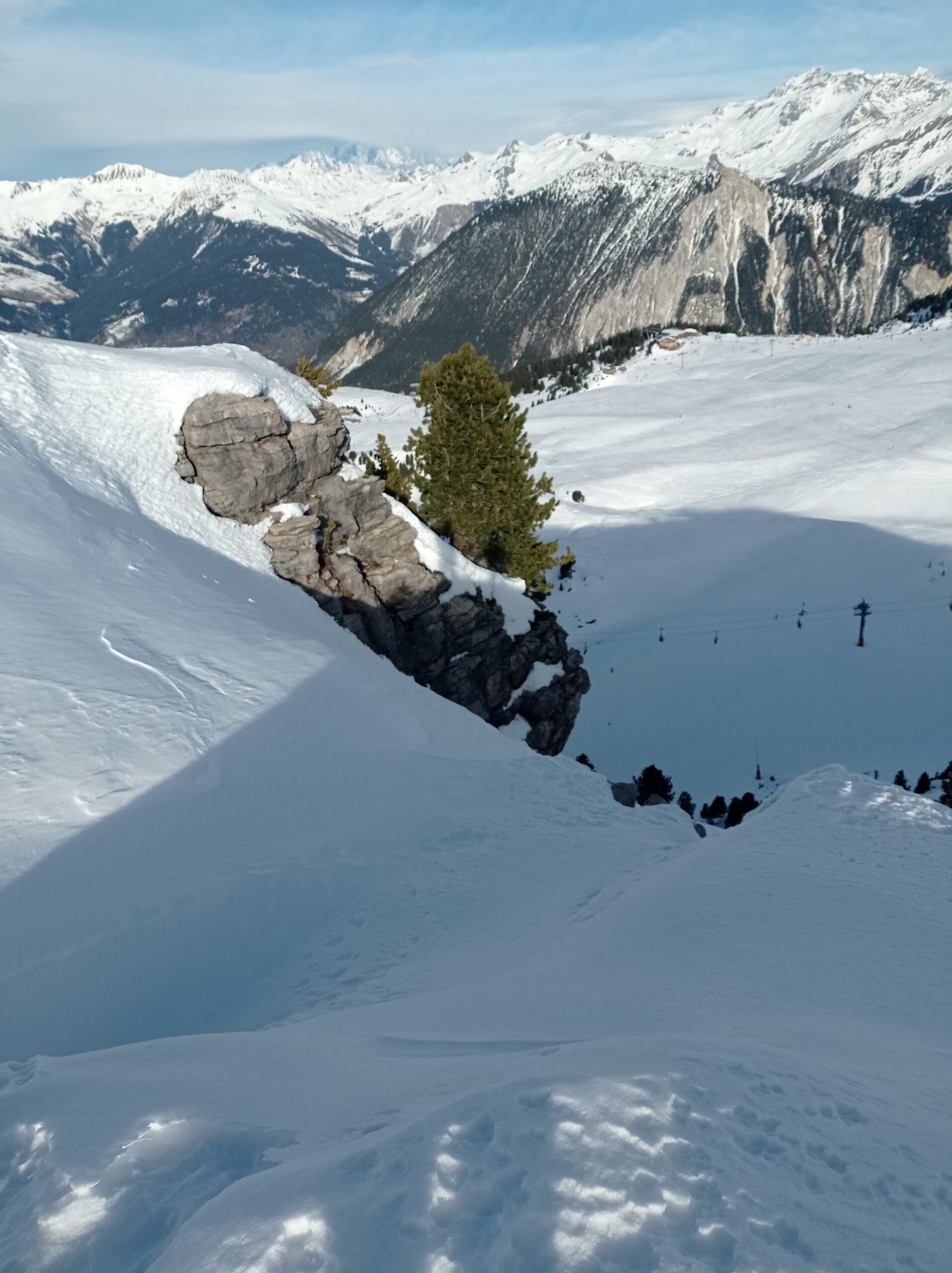 The distinctive rocky outcrop and tree that mark the entrance to the line.