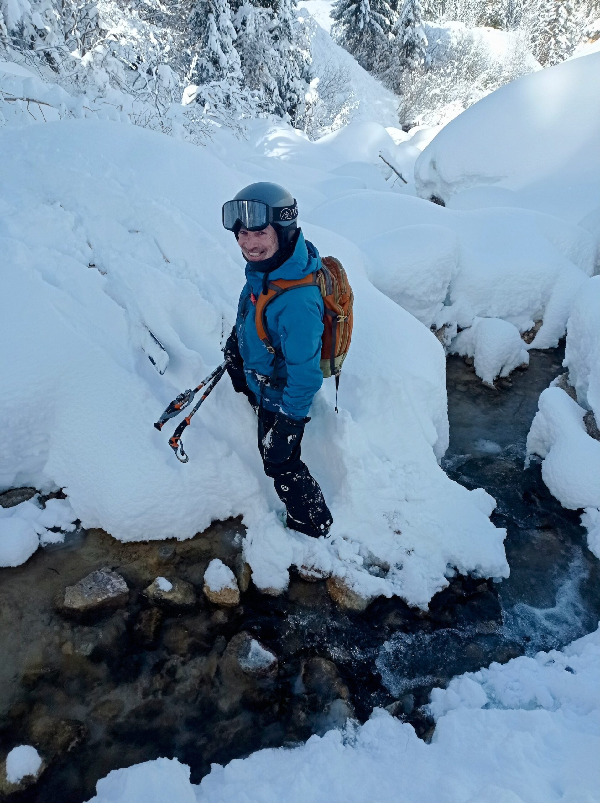 ⚠️ Warning! Exiting the line involves crossing a stream so be prepared to get your feet wet. It will be totally worth it - see cheesy grin.
Rider: Goodshitskier.