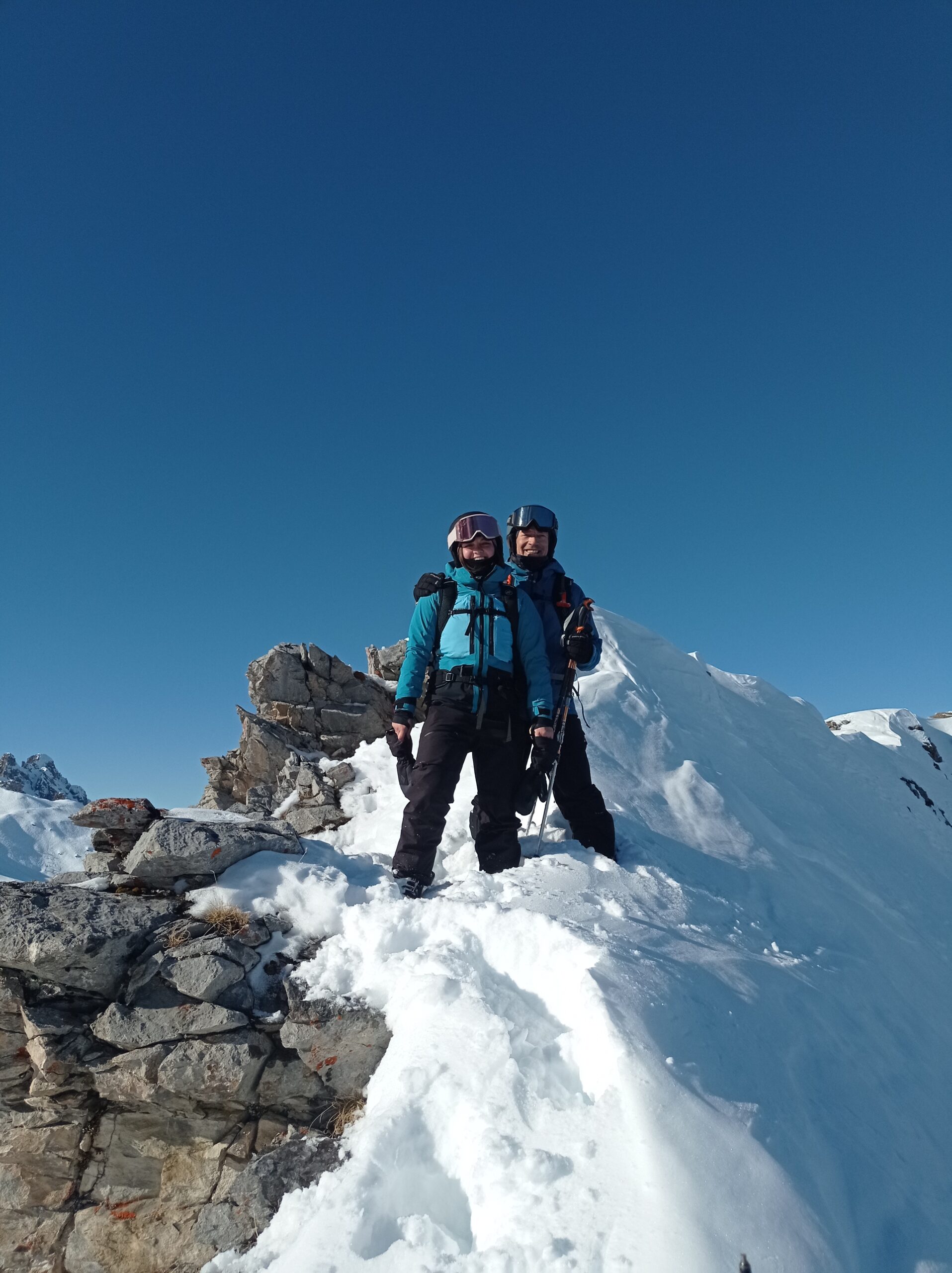 Riders Joya and Goodshitskier stand on the knife edge ridge at the top of the Combe with one foot in Courchevel 1850 and the other in Courchevel 1650. (04/02/25)