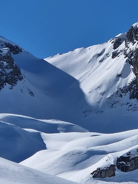 Combe de Chamois from top to bottom on 04/02/25. Completely untracked 7 days after the last snowfall.
📷 Joya