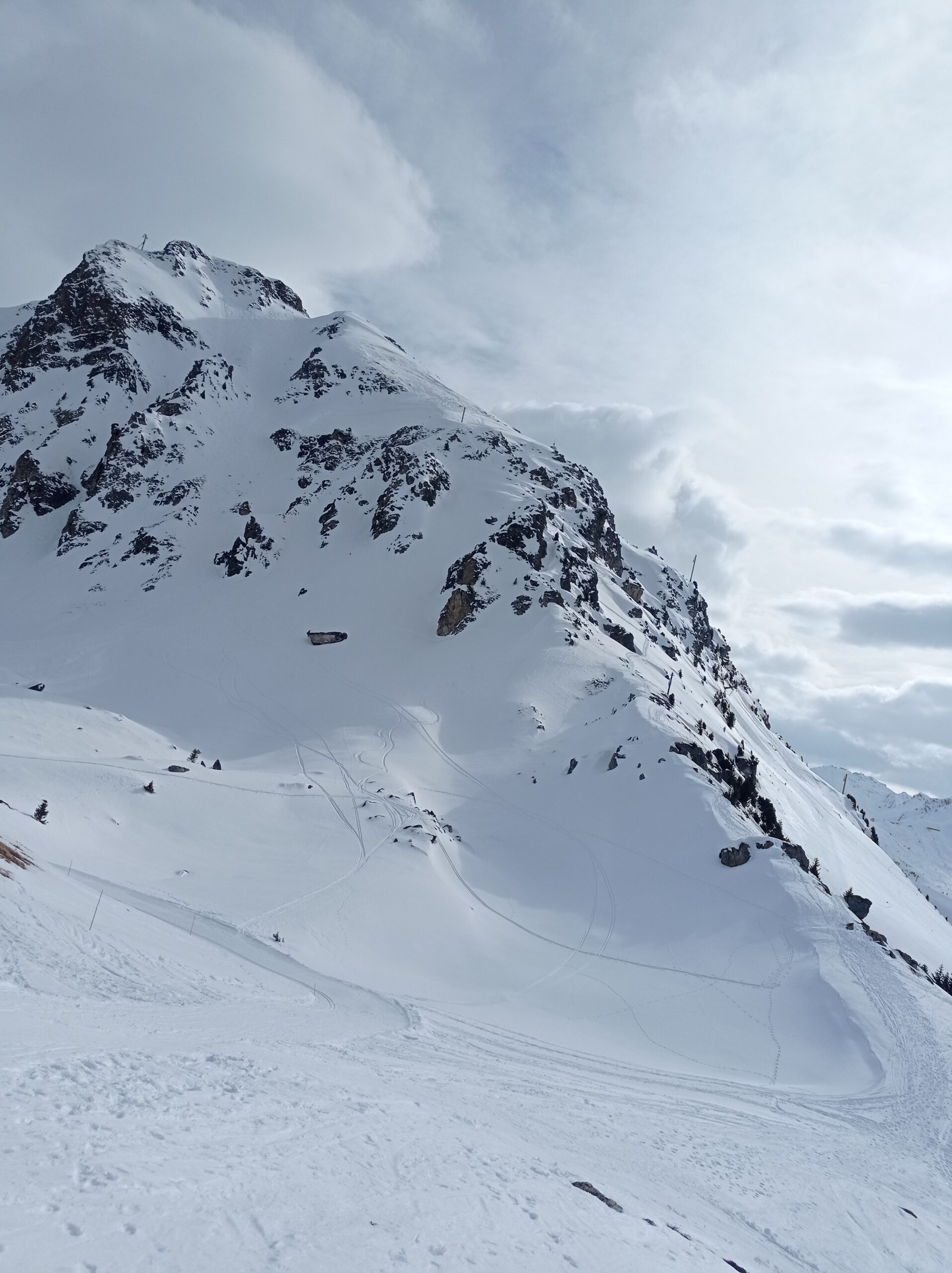 NW ridge of the Rocher de la Loze: The easiest and fastest way to access the north, west and east faces of the Rocher de la Loze (2526m) and the Arete de la Loze (2509m)